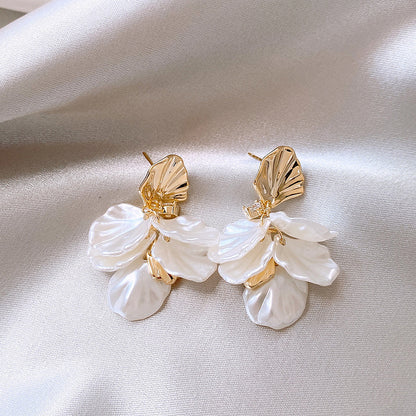 Graceful Flower Earrings – Perfect for Any Occasion